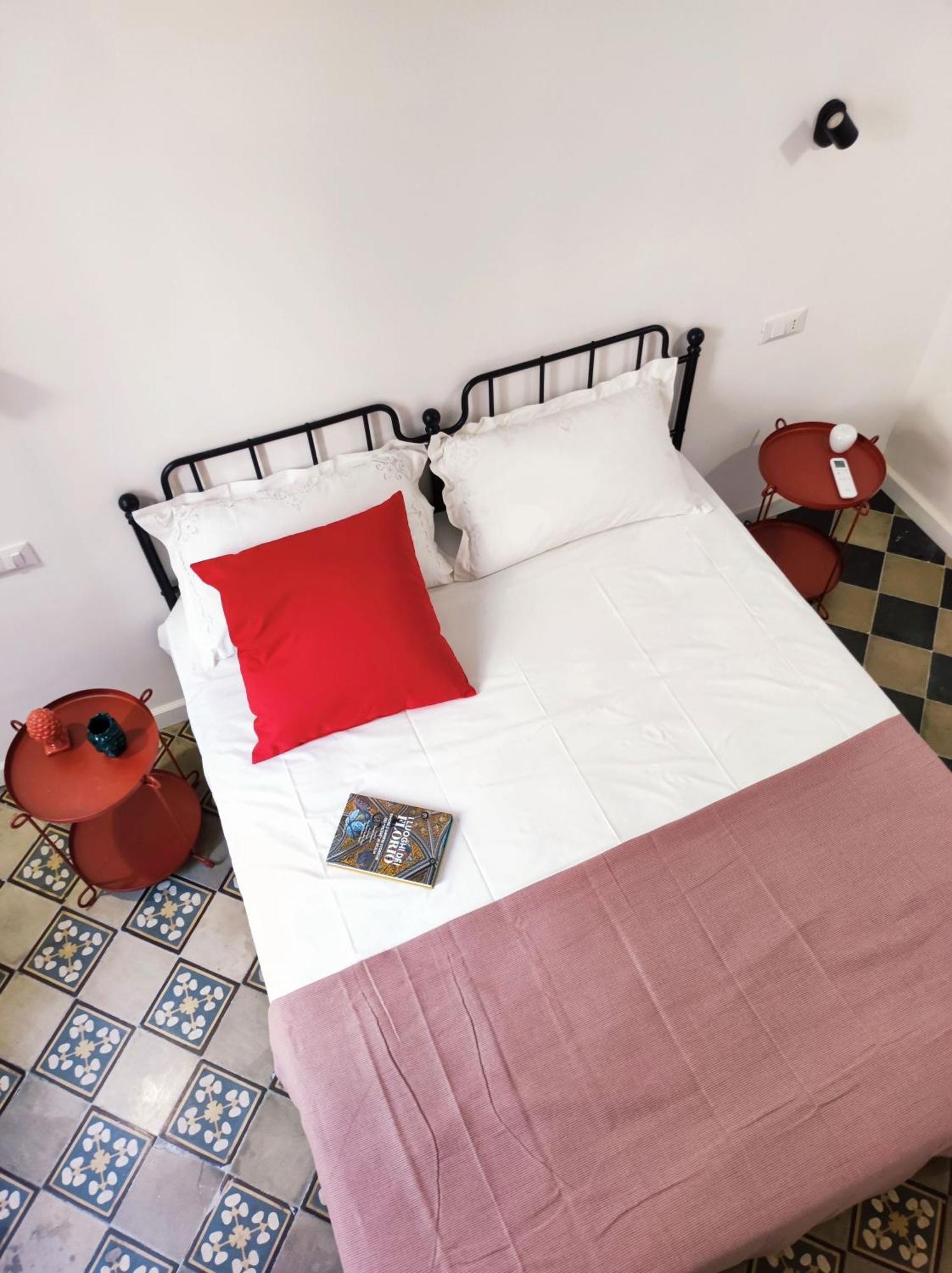 Donna Oliva Guest House Palermo Exterior photo
